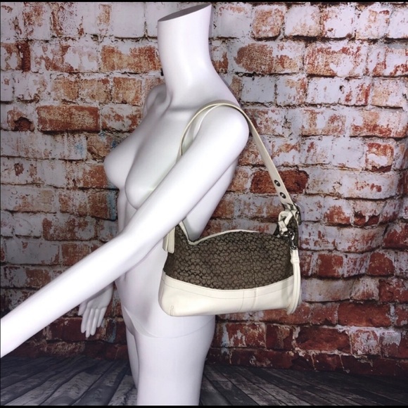 🌟 Signature Coach Shoulder Bag - Picture 9 of 12